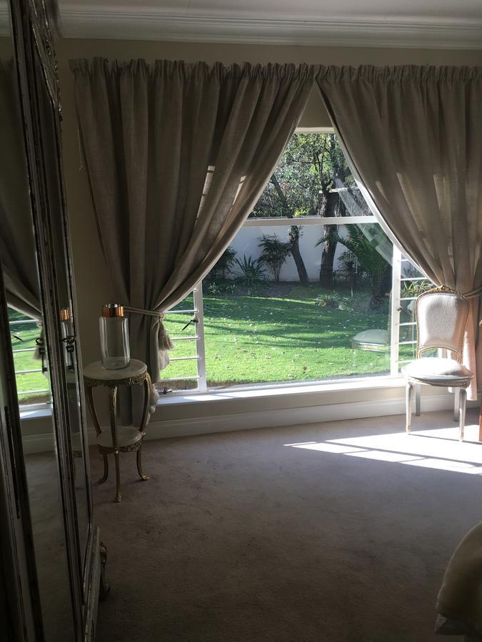 Vair'S Place Guest House In Sandton Paulshof - Apartment, Lux Suites & Spa Йоганнесбурґ Екстер'єр фото