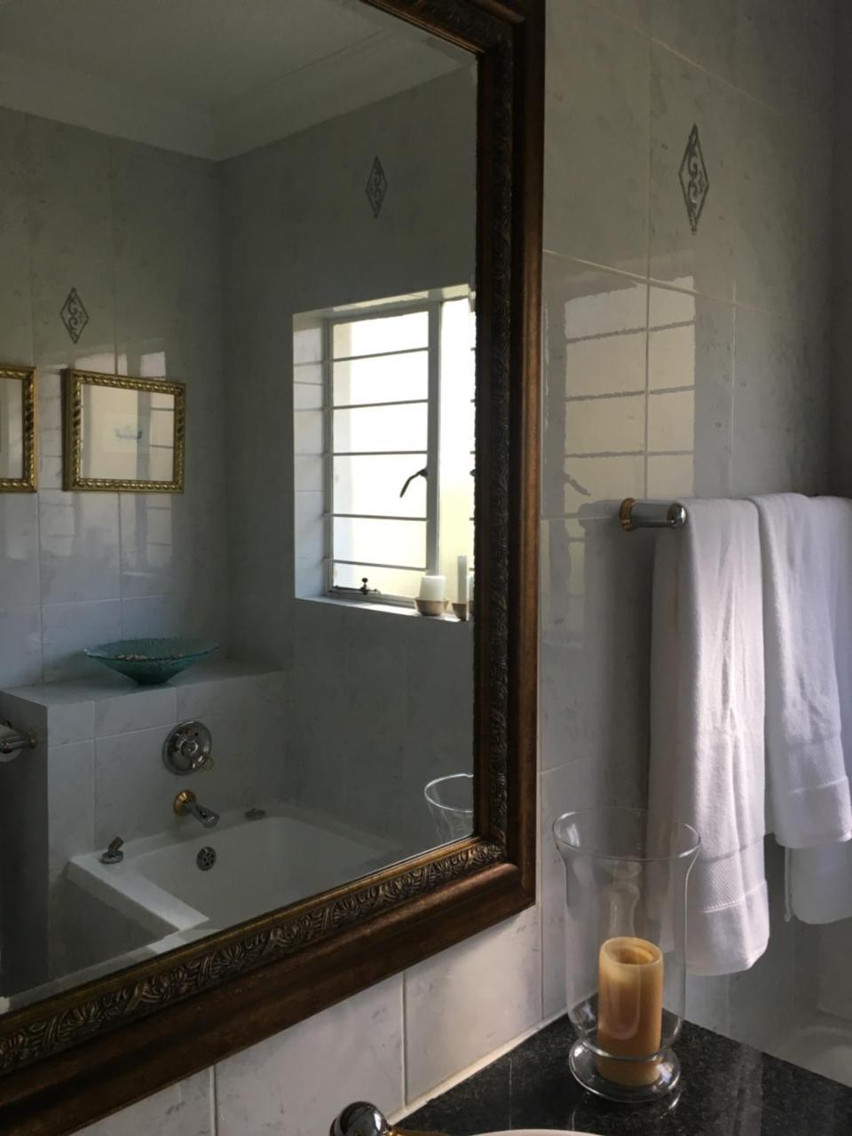 Vair'S Place Guest House In Sandton Paulshof - Apartment, Lux Suites & Spa Йоганнесбурґ Екстер'єр фото