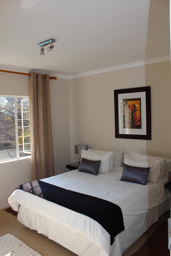 Vair'S Place Guest House In Sandton Paulshof - Apartment, Lux Suites & Spa Йоганнесбурґ Екстер'єр фото