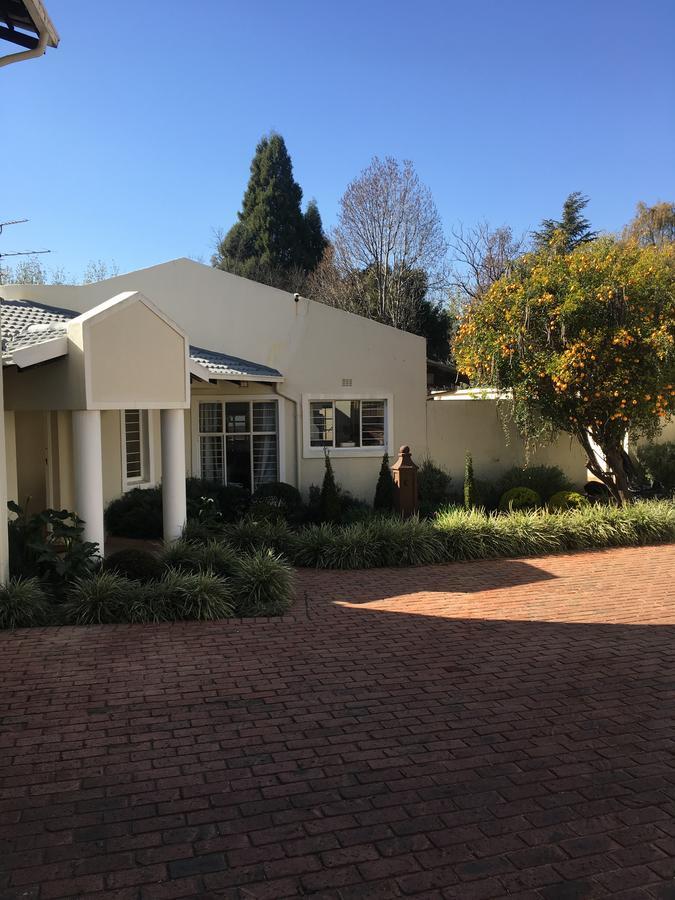 Vair'S Place Guest House In Sandton Paulshof - Apartment, Lux Suites & Spa Йоганнесбурґ Екстер'єр фото