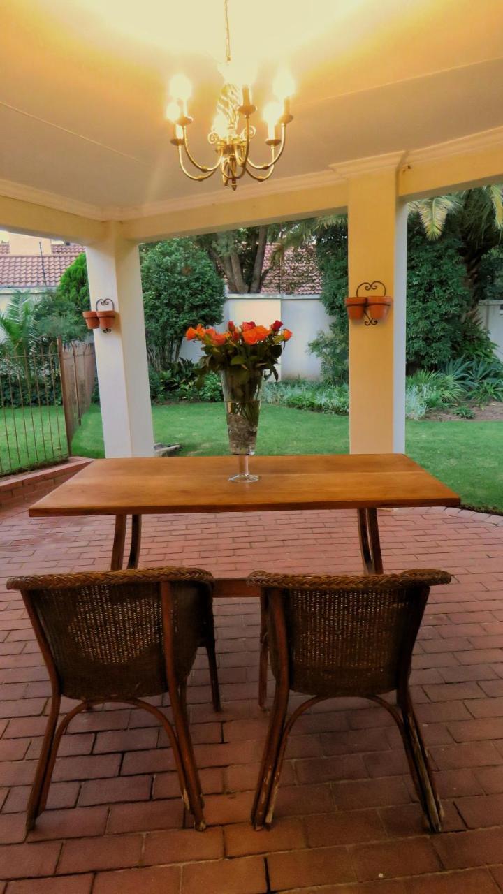 Vair'S Place Guest House In Sandton Paulshof - Apartment, Lux Suites & Spa Йоганнесбурґ Екстер'єр фото