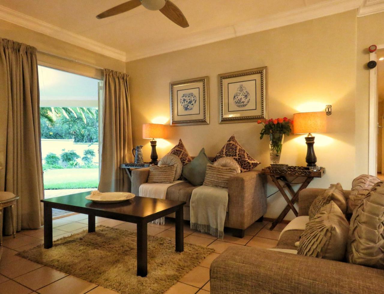 Vair'S Place Guest House In Sandton Paulshof - Apartment, Lux Suites & Spa Йоганнесбурґ Екстер'єр фото